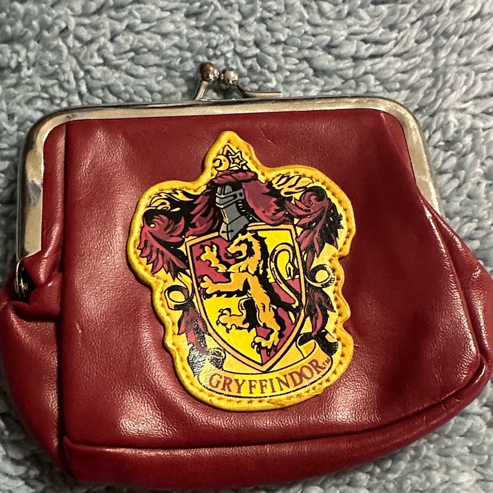 Wizarding World of Harry Potter Universal Studios Gryffindor Coin Purse 💕3x15$ - Picture 2 of 6